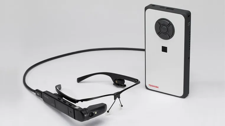 Bild: Ubimax & Toshiba starten globale strategische Partnerschaft für weltweit erste Windows 10 basierte Datenbrille
