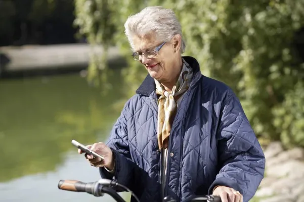 Bild: Besondere Lösungen für besondere Bedürfnisse - Telefone für Senioren und Behinderte von Doro