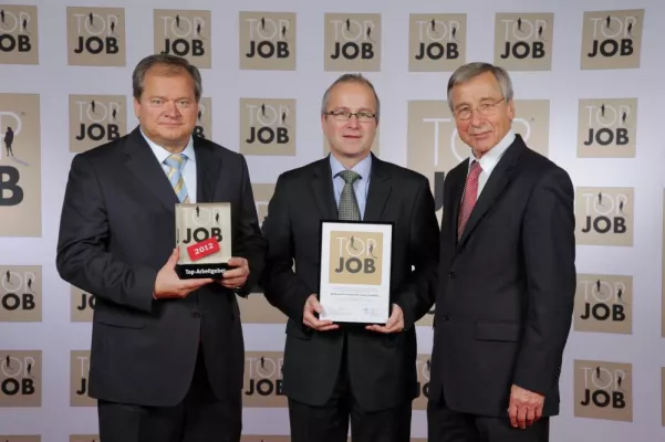 Bild: Vergleichsstudie „Top Job”: Bei IDL arbeitet man gerne/Wolfgang Clement gratuliert
