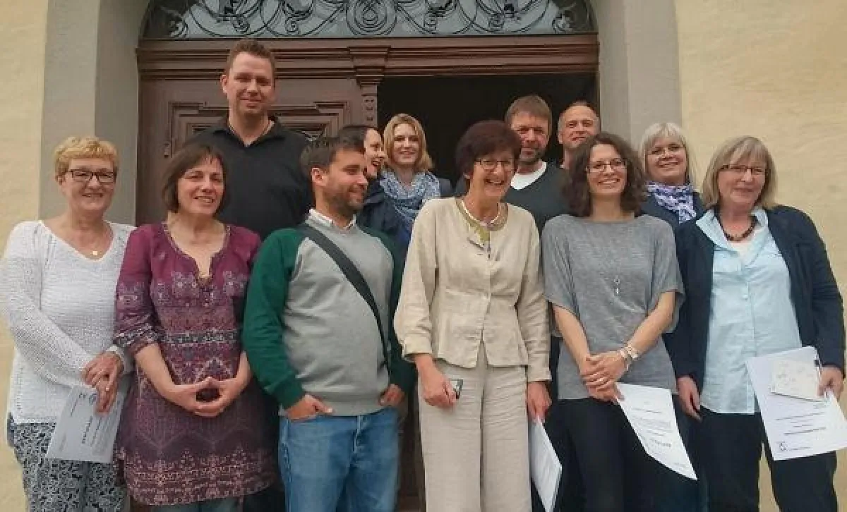 Elf frischgebackene Case Manager freuen sich über ihr Zertifikat.