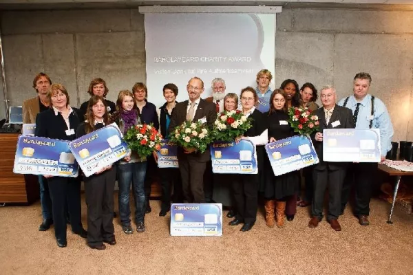Bild: Barclaycard Charity Award - Hilfe für elf Helfer