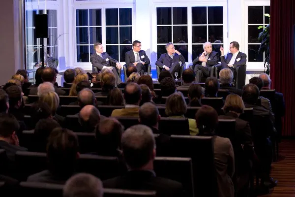 Mit Authentizität führen und Service leben–so stemmen sich erfolgreiche Unternehmer gegen die Wirtschaftskrise Bild: Mit Authentizität führen und Service leben–so stemmen sich erfolgreiche Unternehmer gegen die Wirtschaftskrise