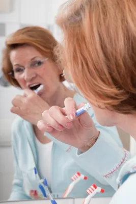 Bild: Senioren mit Biss - Tag der Zahngesundheit 2012 steht im Zeichen der Generation 65+