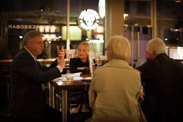 Apontas Stammtisch mit dOCUMENTA-Führung in Bild: Apontas Stammtisch mit dOCUMENTA-Führung in