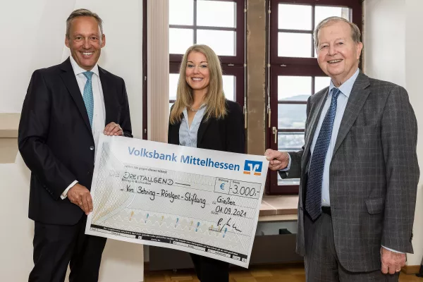 Bild: Volksbank Mittelhessen spendet 3.000 Euro an Von Behring-Röntgen-Stiftung 