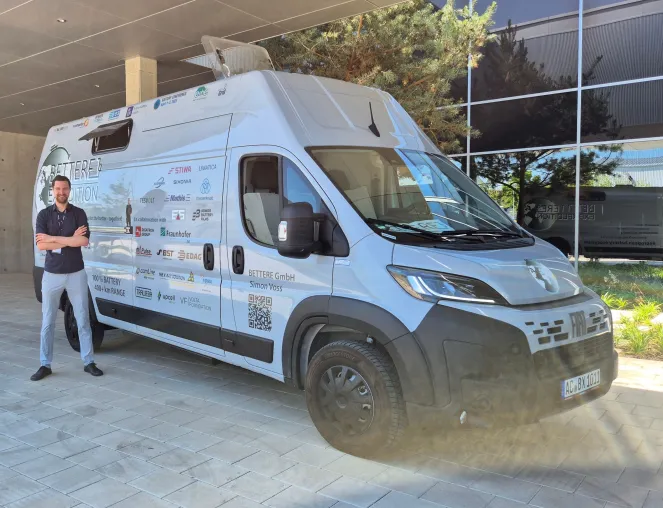 Tausende Kilometer im E-Van für die Batterie-Zukunft – die BETTERE EXPEDITION von Simon Voß Bild: Tausende Kilometer im E-Van für die Batterie-Zukunft – die BETTERE EXPEDITION von Simon Voß