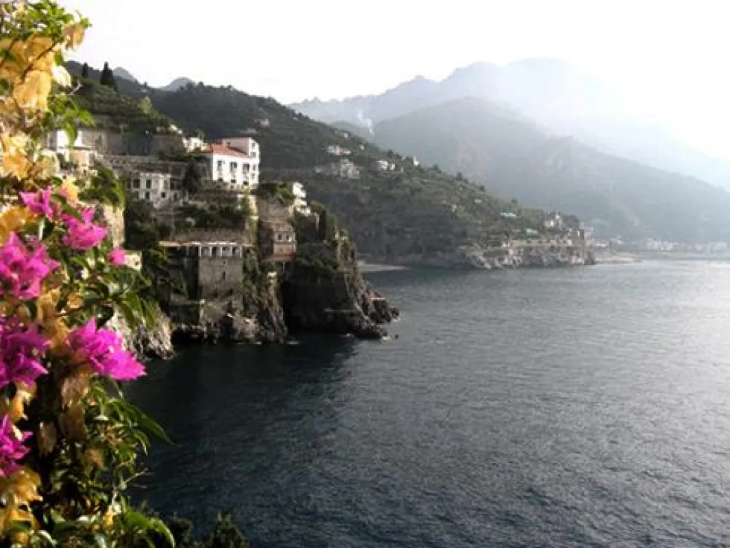 Blick von der Villa Smeralda auf die atemberaubenden Amalfi-Küste