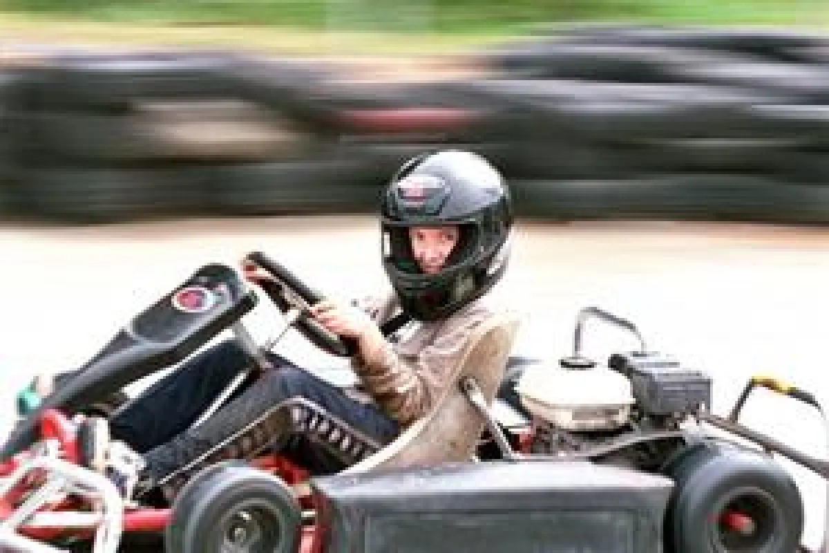 Sprachreisen mit vielfältigem Sportangebot für Kinder und Jugendliche, hier Motorsport