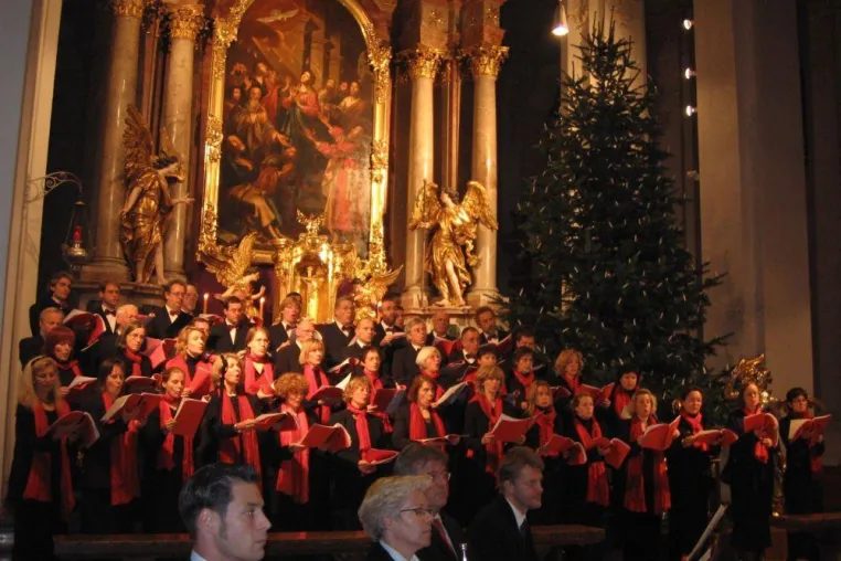 Zahlreiche Besucher beim fünften Adventskonzert des Platzl Hotels Bild: Zahlreiche Besucher beim fünften Adventskonzert des Platzl Hotels