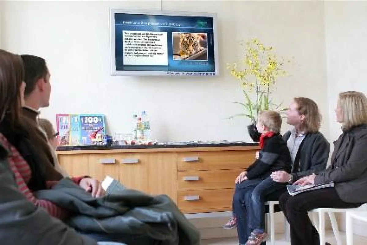 Das Programm von TV-Wartezimmer informiert Patienten künftig auch über die Arbeit der SOS-Kinderdörfer.