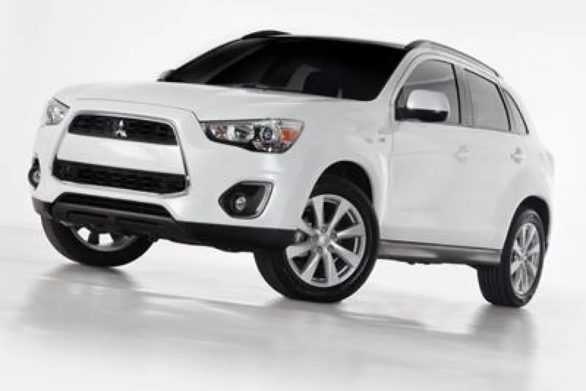 Frontkotflügel des 2013 Outlander Sport Crossovers von der Mitsubishi Motors Corporation aus NORYL G
