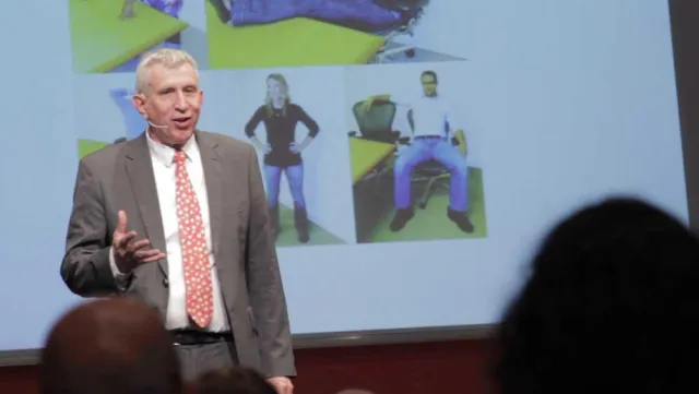 Bild: Andreas Fehrens als Speaker auf der Premiere des Business-Expertenforums