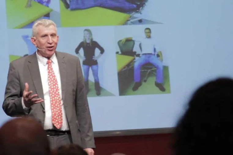 Bild: Andreas Fehrens als Speaker auf der Premiere des Business-Expertenforums