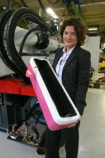 Neue Fertigungsmaschine für Emsa-Blumenkästen Bild: Neue Fertigungsmaschine für Emsa-Blumenkästen
