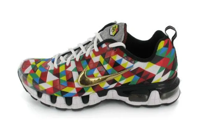 Bild: Foot Locker und Nike präsentieren - 10 Jahre Kult und eine moderne Zukunftsvision – der neue Nike Tuned Air 10