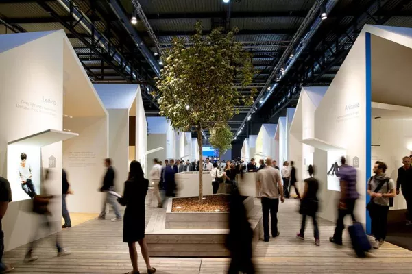 Bild: Zweifaches Messedesign für Philips auf der Light+Building 2012