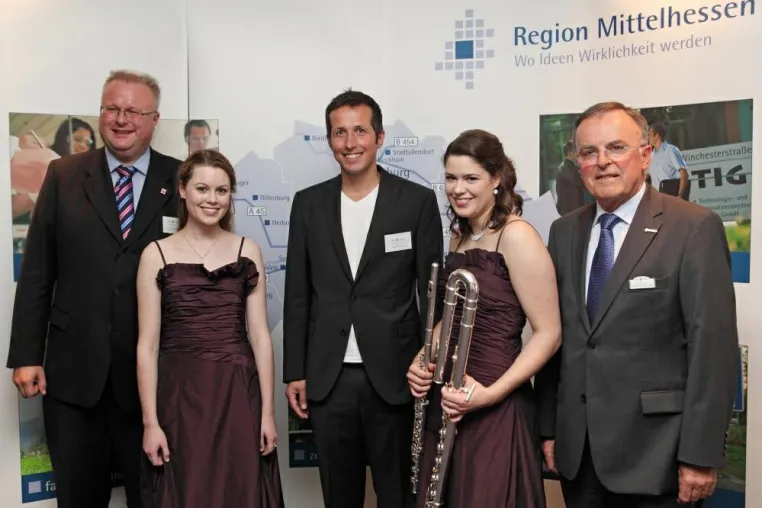Bild: Willi Weitzel, Gina und Samantha Gaul sind neue Botschafter der Region Mittelhessen