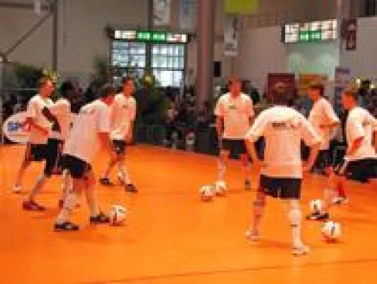 Bild: Herzlichen Glückwunsch, Fußballleistungszentrum!: Kick it! feiert ersten Geburtstag auf der Messe RehaCare