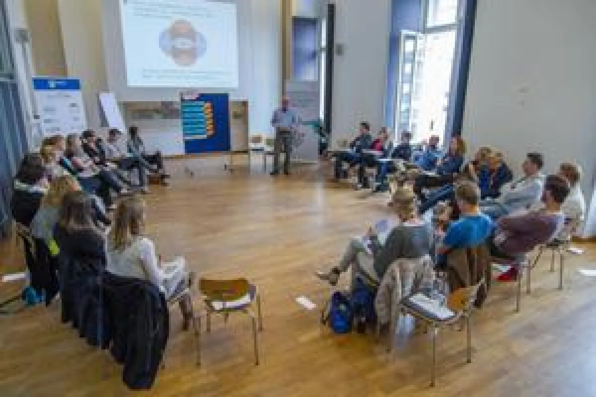 Die JuMPs auf dem Nationalen JuMP Camp des Deutschen Marketing Verbands im Schloss Mannheim