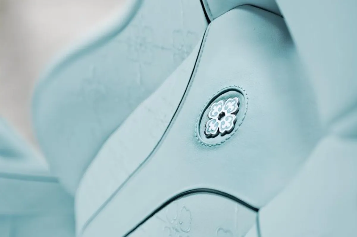 Schmuckartiges 3D Sitzemblem im Graf Weckerle Imperialwagen-Design von variata. Foto: Graf Weckerle