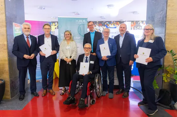 Bild: Förderbescheid für H2HUB in Sachsen-Anhalt an der Hochschule Merseburg übergeben