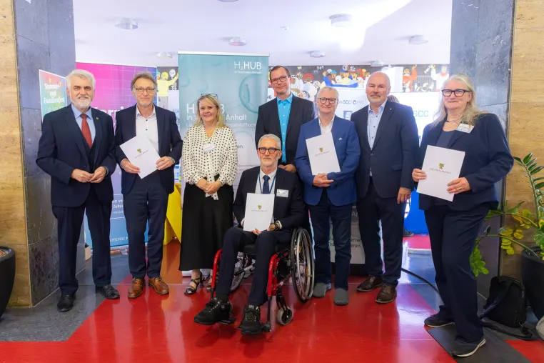 Förderbescheid für H2HUB in Sachsen-Anhalt an der Hochschule Merseburg übergeben Bild: Förderbescheid für H2HUB in Sachsen-Anhalt an der Hochschule Merseburg übergeben