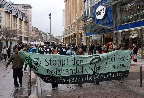 Bild: Großdemonstration gegen Pelzmesse