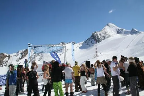 Bild: Volvo Snowbombing – It’s the final countdown! Superstar DJ Mark Ronson gibt den Beat im Volvo ICE CAMP an