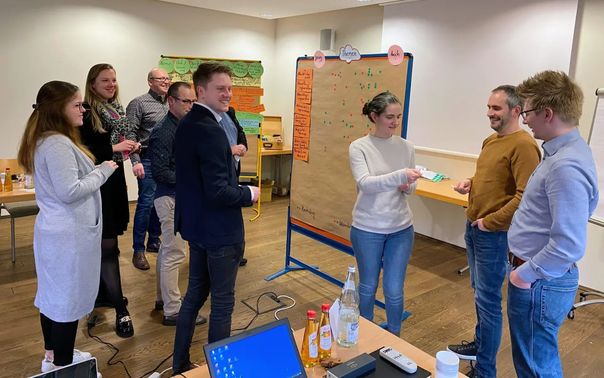 Aktiver Austausch in überschaubarer Gruppengröße: Weiterbildung zum Speditionscontroller. (© Forlogic)