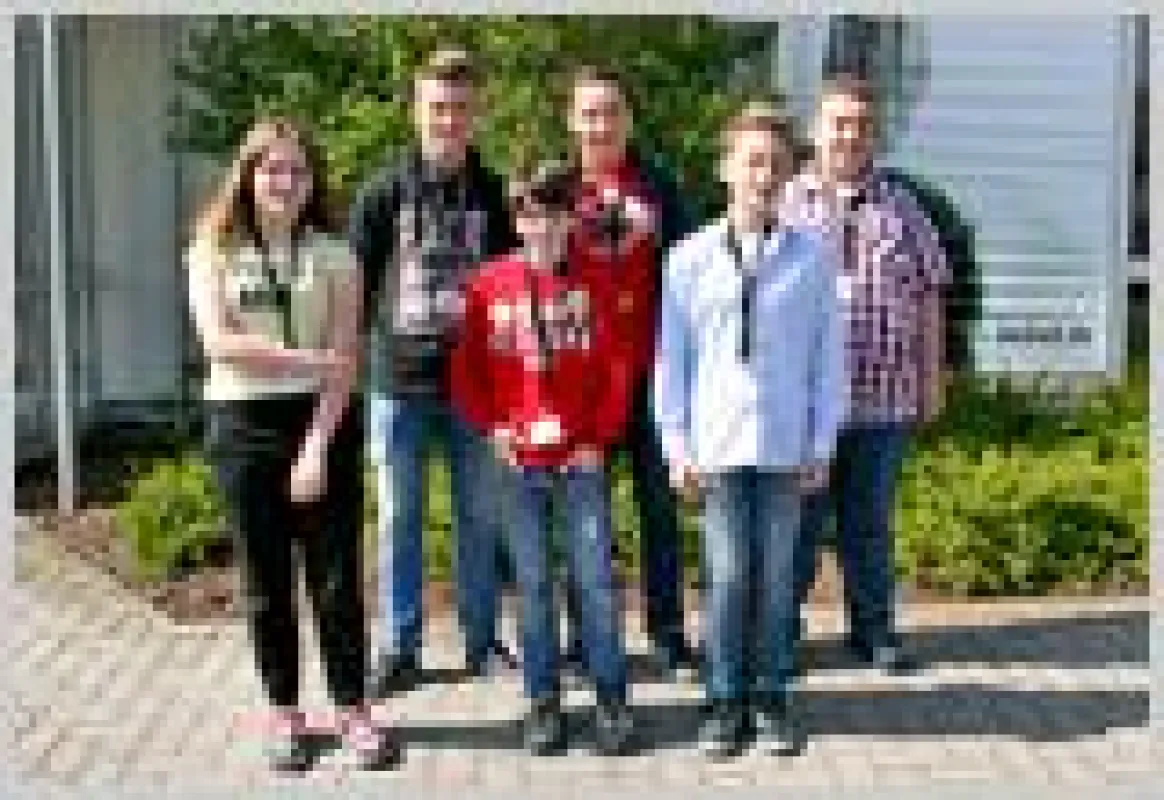 Fünf Jungen und ein Mädchen im Rahmen des Zukunftstages bei BEL NET