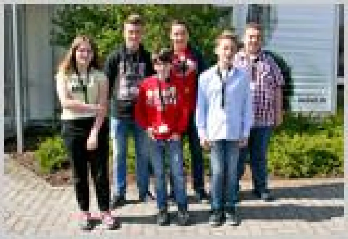 Fünf Jungen und ein Mädchen im Rahmen des Zukunftstages bei BEL NET