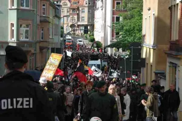Bild: Ein paar Nazis im Gebüsch - Demo gegen Rechts in Mittweida