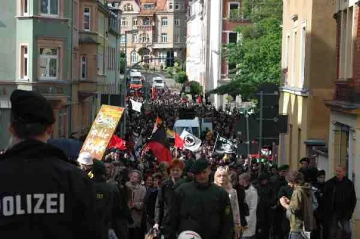 Bild: Ein paar Nazis im Gebüsch - Demo gegen Rechts in Mittweida