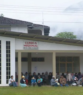 Bild: BELENUS Augenarzt Dr. Hans-Ulrich Frank zum achten ehrenamtlichen Einsatz in Guadalupe in Ecuador
