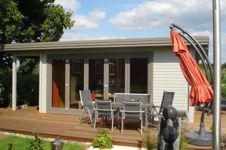 Pool mit eigenem Poolhaus: Der Traum vieler Gartenbesitzer Bild: Pool mit eigenem Poolhaus: Der Traum vieler Gartenbesitzer