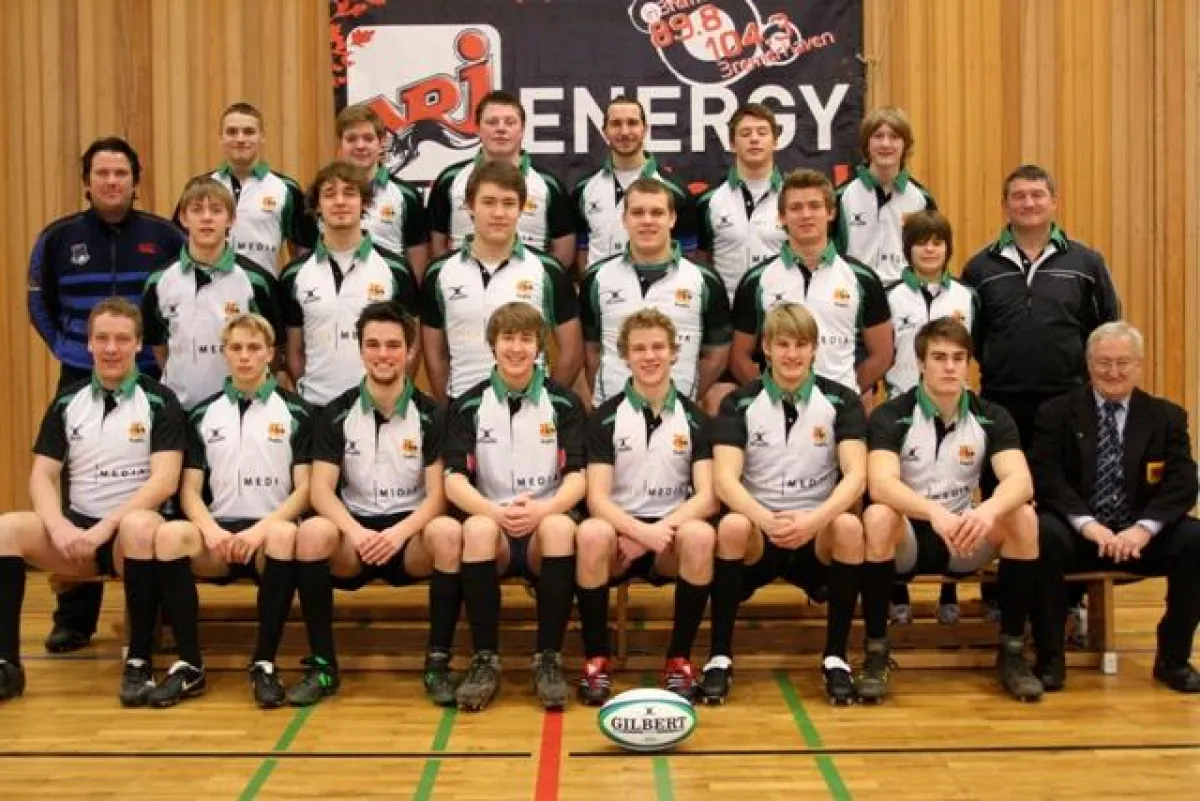 Bei Bremen 1860 Rugby spielen 20 junge Männer zwischen 17 und 25 Jahren
