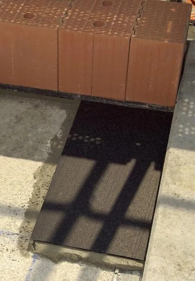 Jetzt für die Verarbeitung mit den Mauerziegeln 