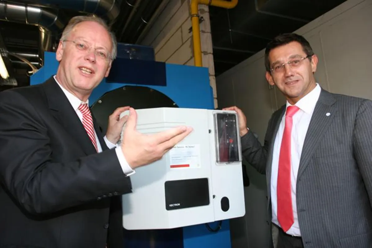Rudolf Scharping, Geschäftsführer der RSBK (links) und Harald Zimmermann, Vorstand der Urbana Energietechnik AG & Co. KG,