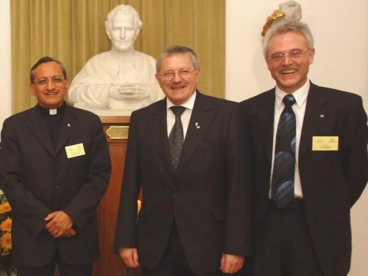 V.l.n.r.: Generaloberer Pascual Chávez, Provinzial Josef Grünner, Direktor Claudius Amann