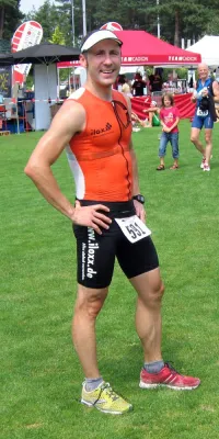 Bild: Skrzypek vom Team iloxx finisht Erlanger Halbdistanz