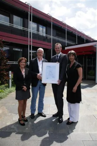 TÜV Rheinland bescheinigt der PVS holding ausgezeichnete Qualität Bild: TÜV Rheinland bescheinigt der PVS holding ausgezeichnete Qualität