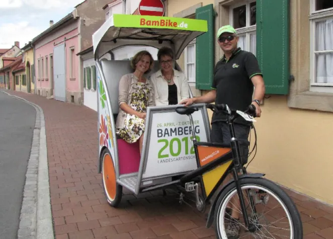Bild: Karin Seehofer fährt per BamBike-Rikscha zu Teilen der Landesgartenschau Bamberg