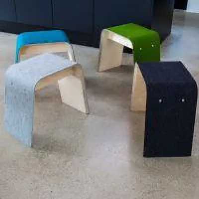 STADIG.stubenhocker - der stapelbare Hocker aus Holz und Filz. Chic, gemütlich, beständig. Bild: STADIG.stubenhocker - der stapelbare Hocker aus Holz und Filz. Chic, gemütlich, beständig.