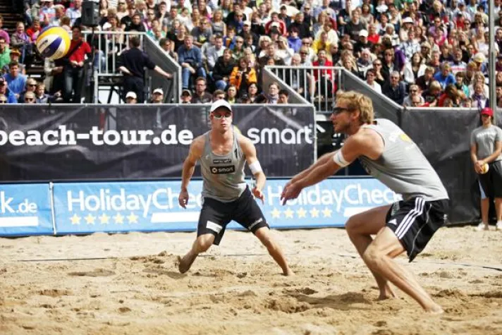 Bild: smart beach tour: HolidayCheck schließt Engagement bis 2012 ab