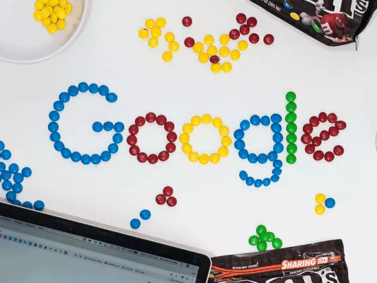 Bild: SEO oder Google Ads AdWords - Was lohnt sich mehr - Vorteile und Nachteile