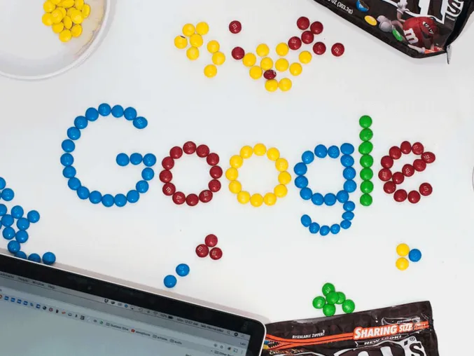 Bild: SEO oder Google Ads AdWords - Was lohnt sich mehr - Vorteile und Nachteile