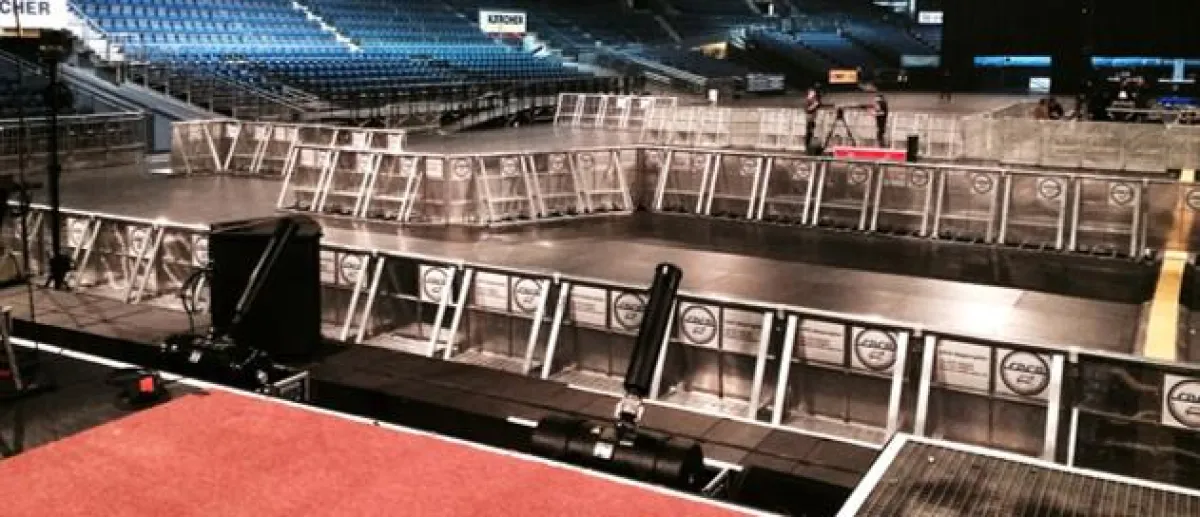 Bühnenabsperrrung Bühnengitter Stagebarrier Wellenbrecher Grabengitter