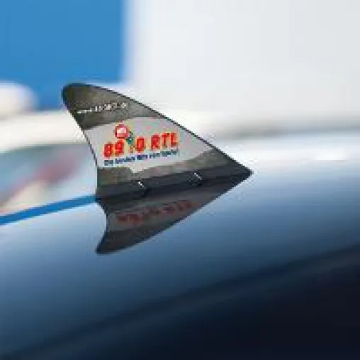 Die Fanflosse® im Radio – Kooperation mit 89.0 RTL Bild: Die Fanflosse® im Radio – Kooperation mit 89.0 RTL