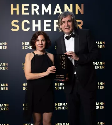 Bild: Excellence Award für Zofia Tothova beim Internationalen Speaker Slam