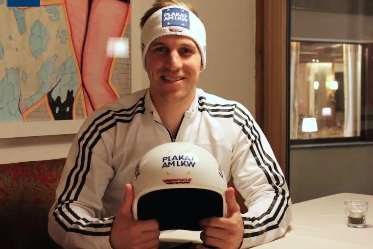 Bild: Skirennfahrer Josef Ferstl mit neuem Sponsor PLAKAT AM LKW